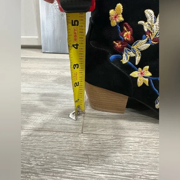 Quipid Floral Embroidered Boots - Picture 4 of 7